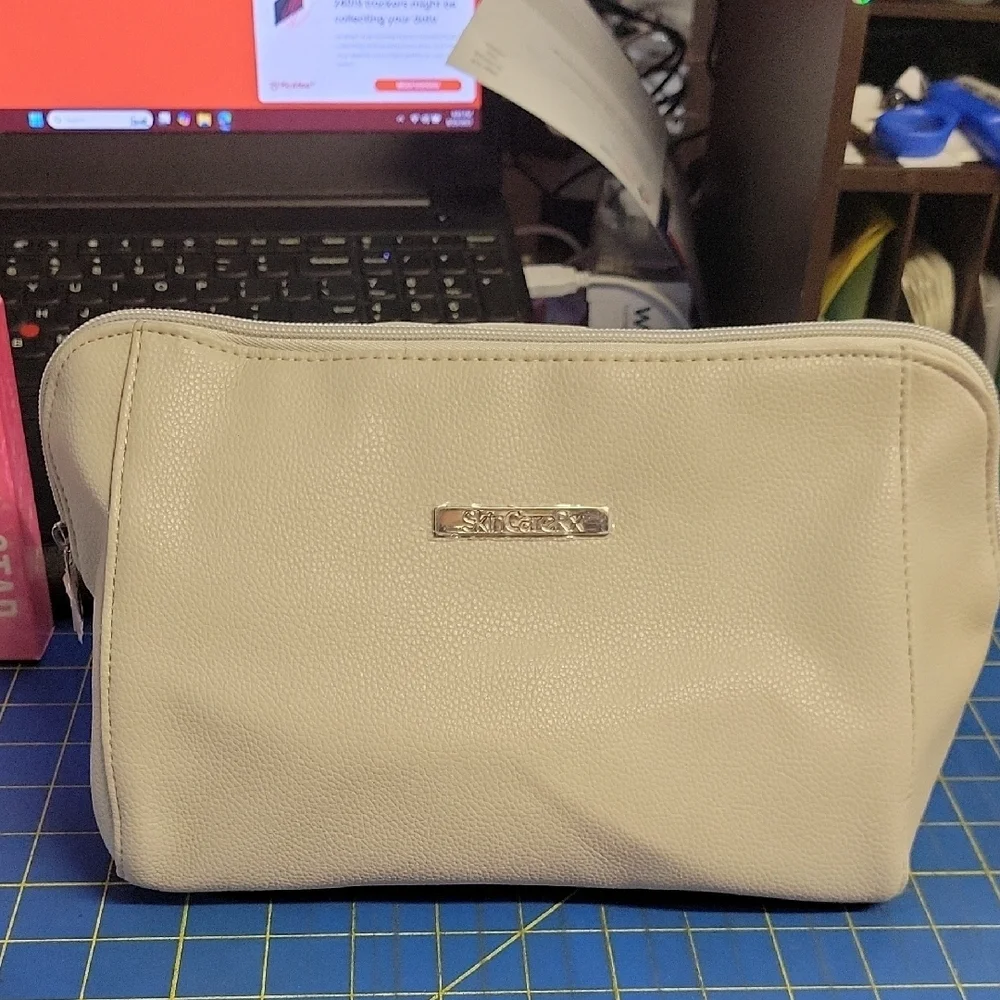 SkinCareRX Large Cream Makeup/Cosmetic Bag with Zipper Brand New 5